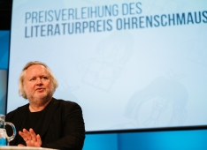WIEN, ÖSTERREICH - MÄRZ 22, 2021: Preisverleihung des Literaturpreises Ohrenschmaus 2020 im Studio44 in Wien.